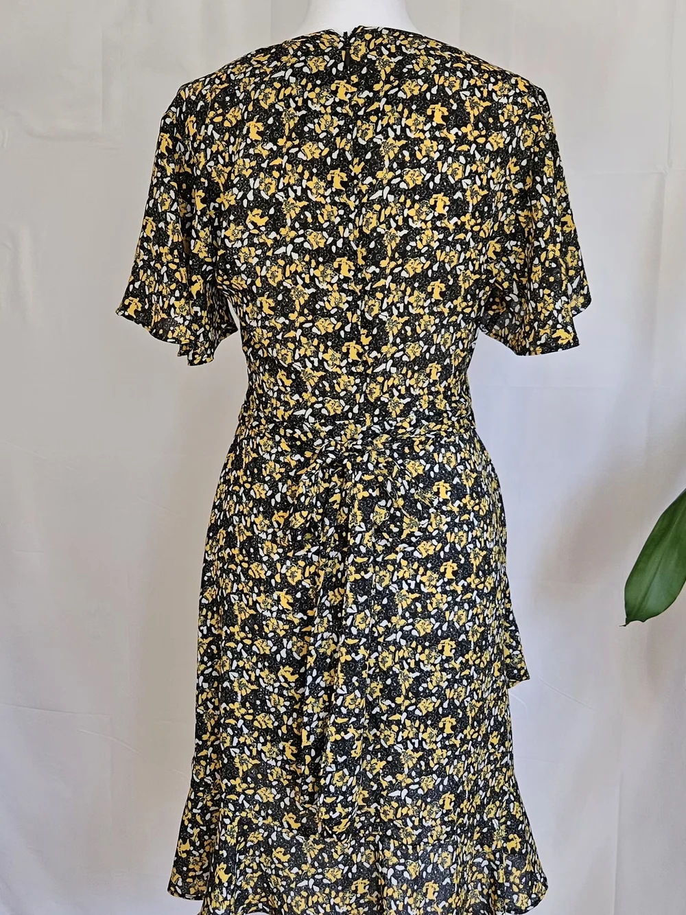 Topshop Floral Wrap Dress Yellow Black Short Ruffle Flutter Sleeve Size US 6 - Picture 9 of 16